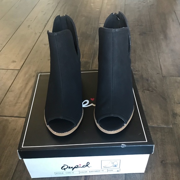 Side cut out peep toe booties - Picture 2 of 4